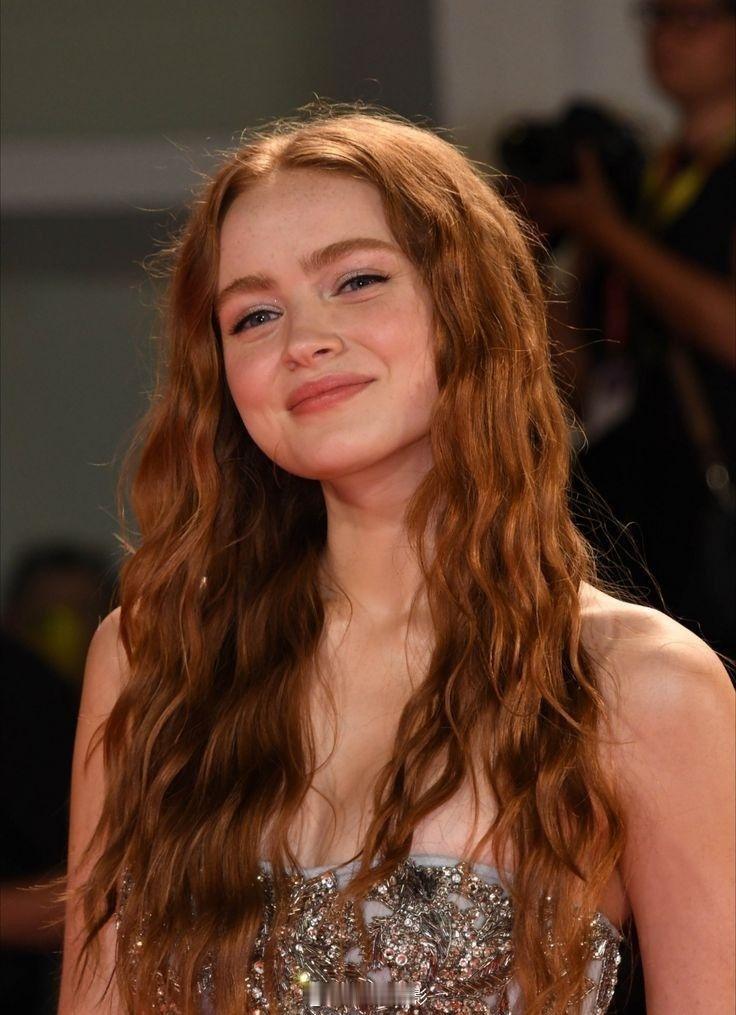 【传闻】近日的又一波新传闻，萨迪·辛克在《蜘蛛侠：崭新日》中饰演的就是MCU版的