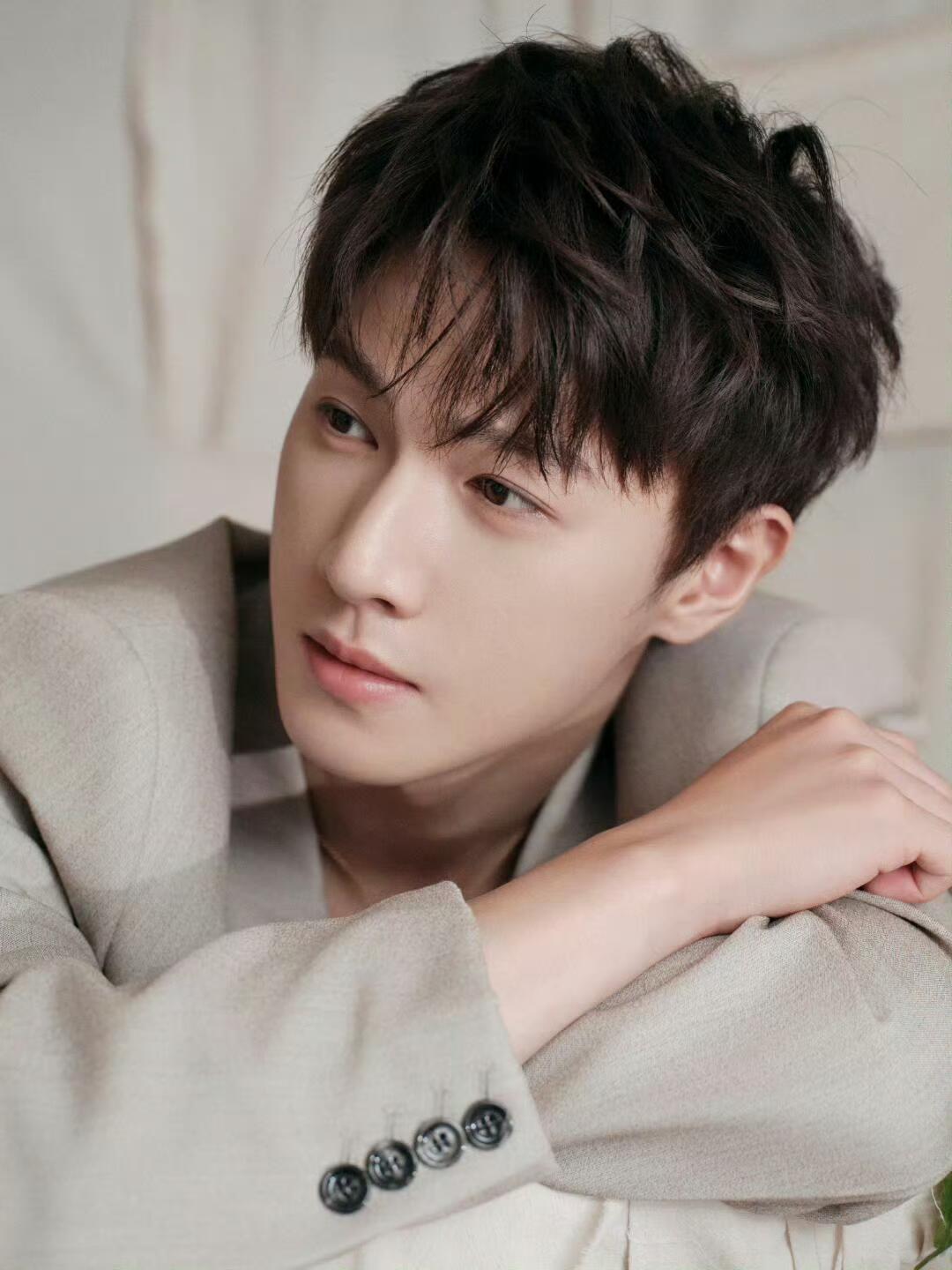 李昀锐 ｜直播造型图集