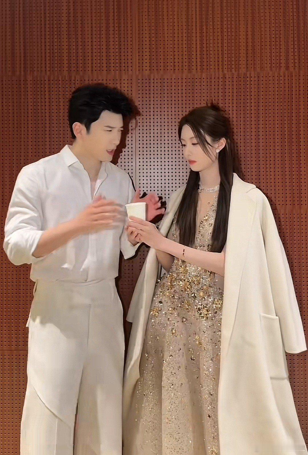 椰果华和小红帽合体了，梦海剧粉说让他俩去长城背诗。。。有够损的啊哈哈哈 