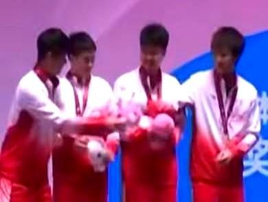 林高远训练场上，不要白色就要粉色！

全运会备战，林高远在训练场上对着装备一顿端