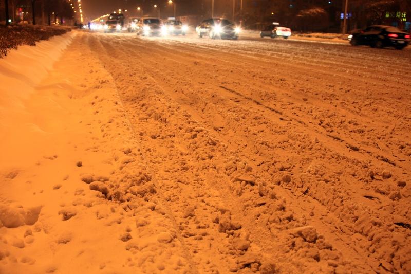 北京这天气真是说变就变，1月17日多区都发布了暴雪蓝色预警，石景山区、门头沟区、