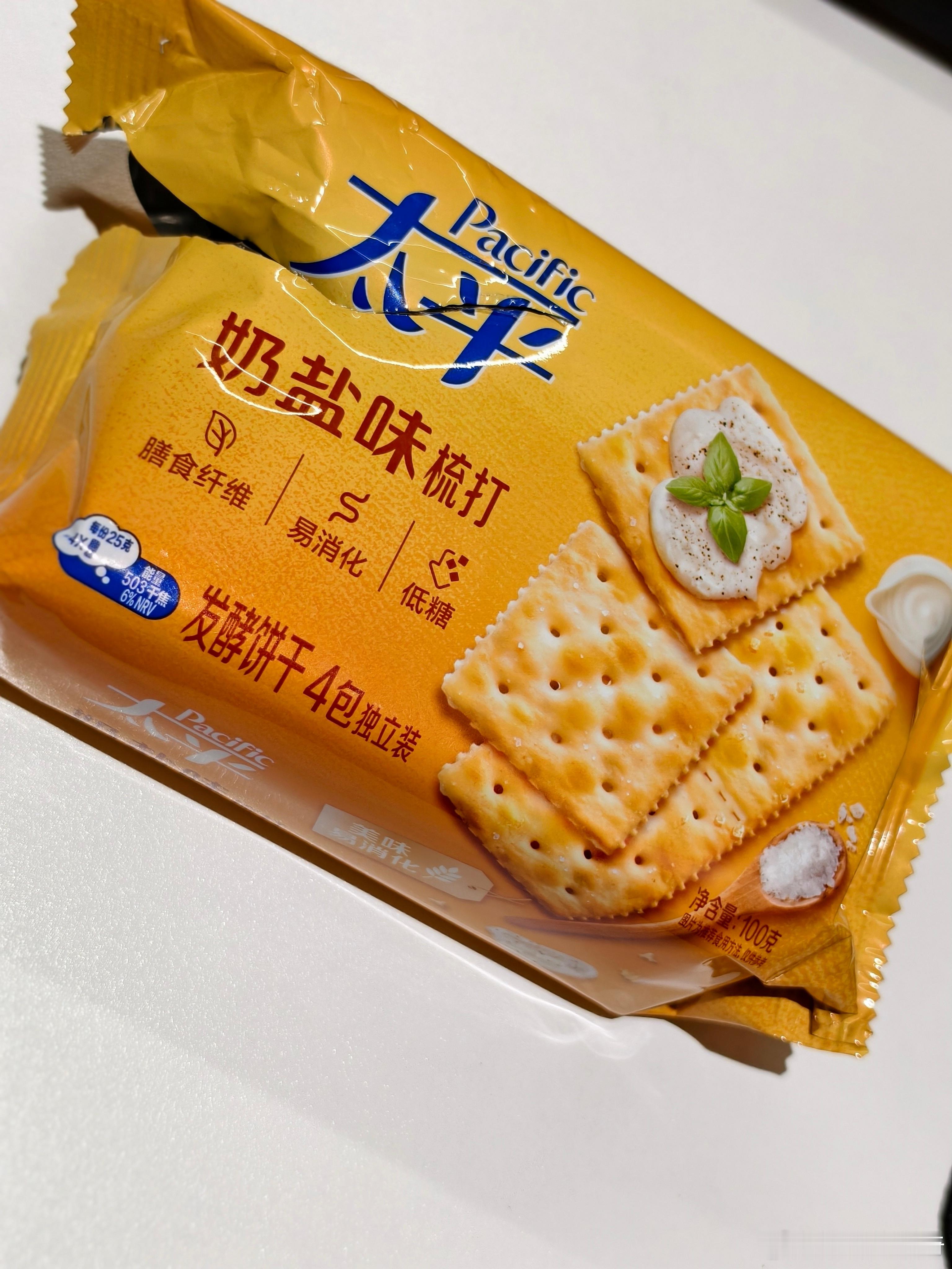 最近爱上这个苏打饼干了让洁癖哥去健身的给我买两袋回来下午上班一直在吃停不下来新娘