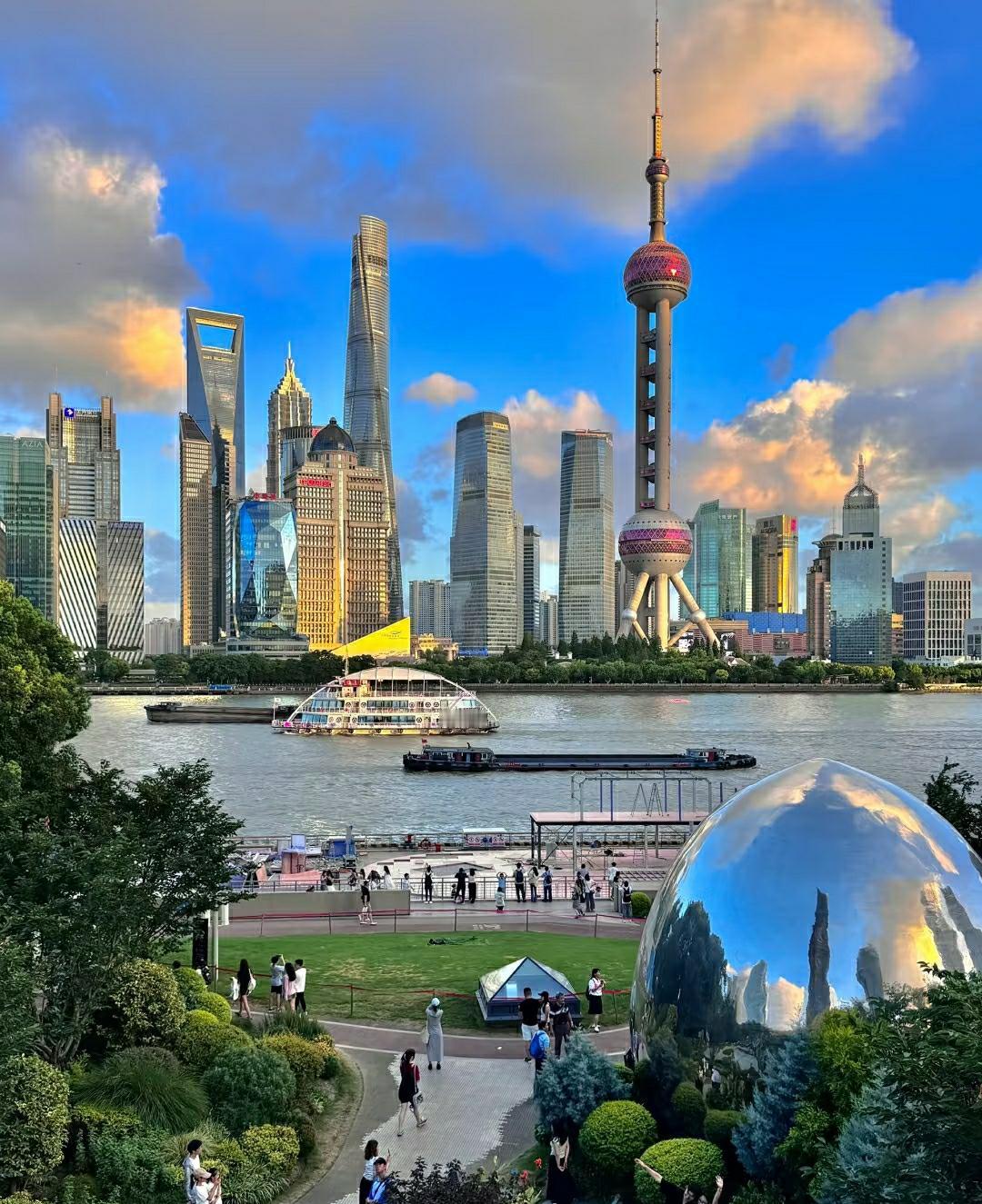 一些帮你在职场占尽好处的tips

1. 很多人没搞懂，为啥会说会讲故事的人，永