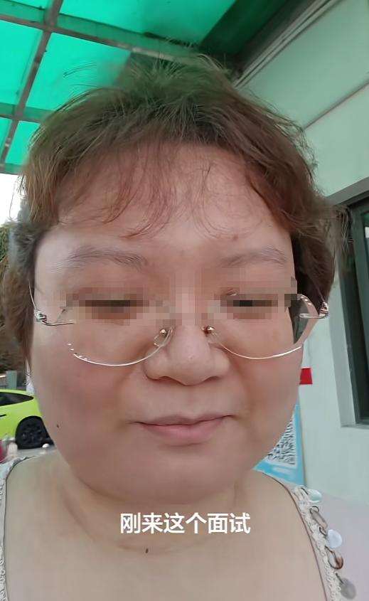 广东一位姑娘面试没通过，既没抱怨也没甩脸子。起身要走的时候，她回头问了面试官一句