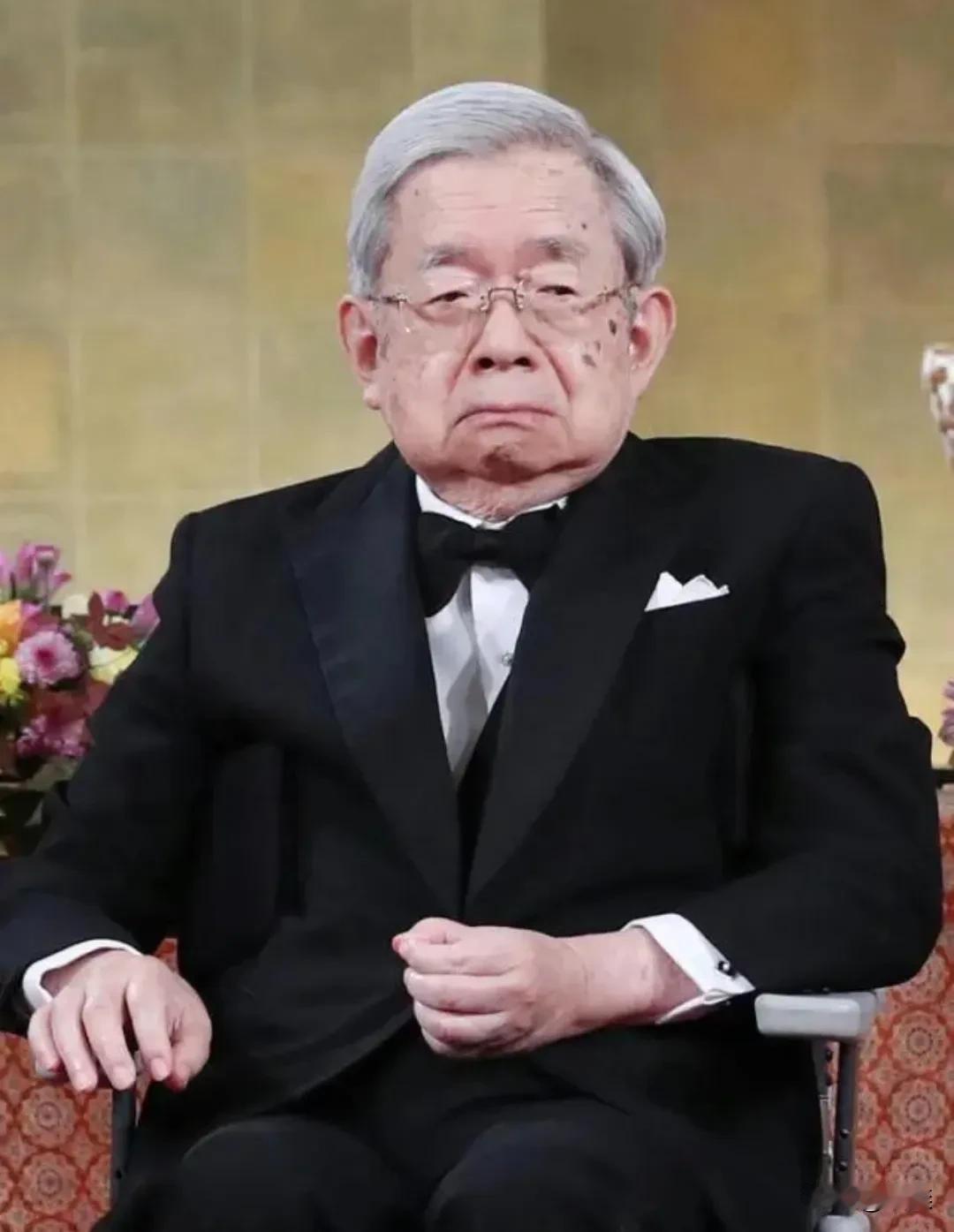 89岁的正仁亲王是德仁之叔叔，是日本皇位的第三顺位继承人。
排他前面的是侄子德仁