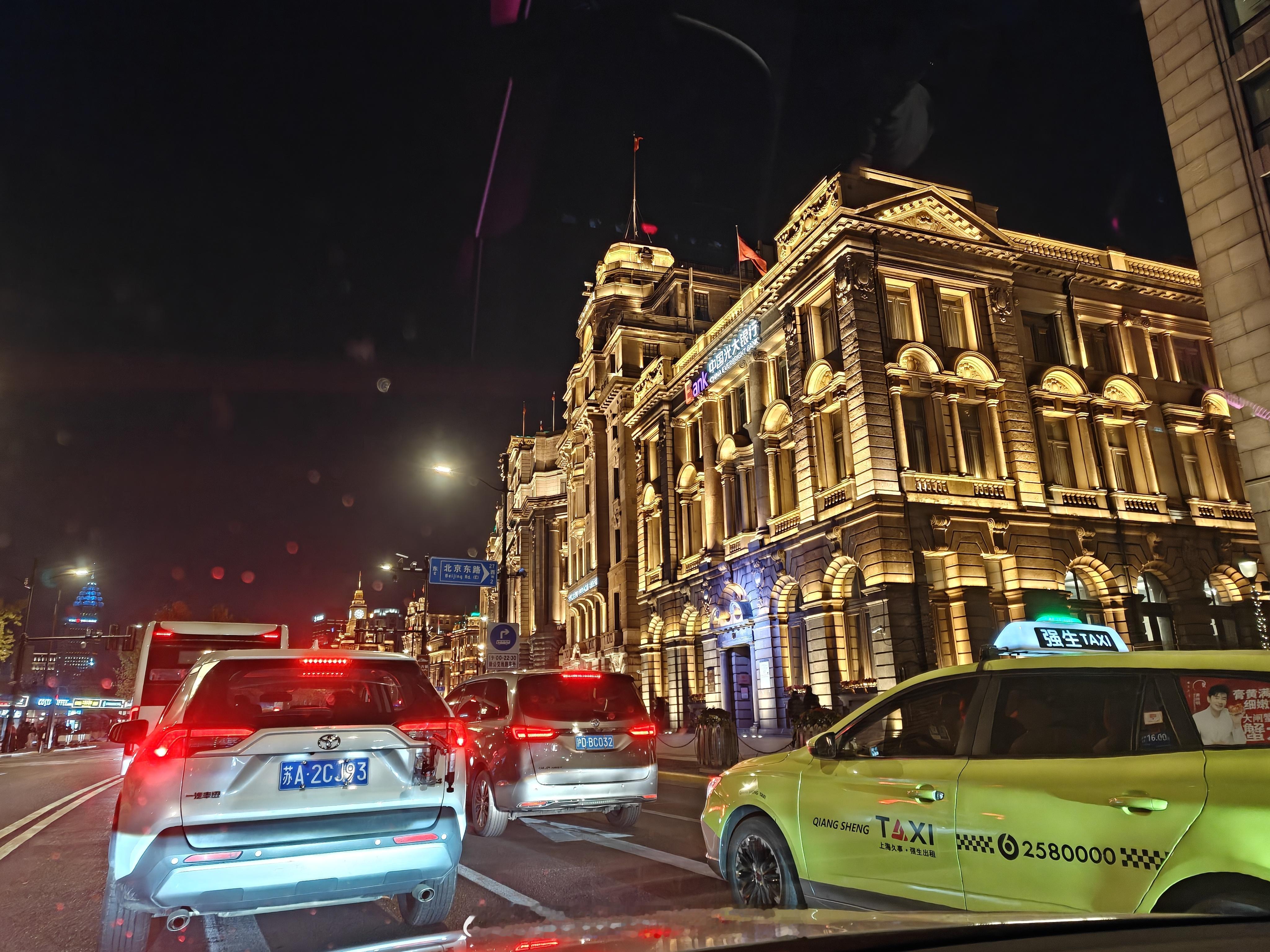 大上海配奔驰，主打一个灯光氛围感拉满 