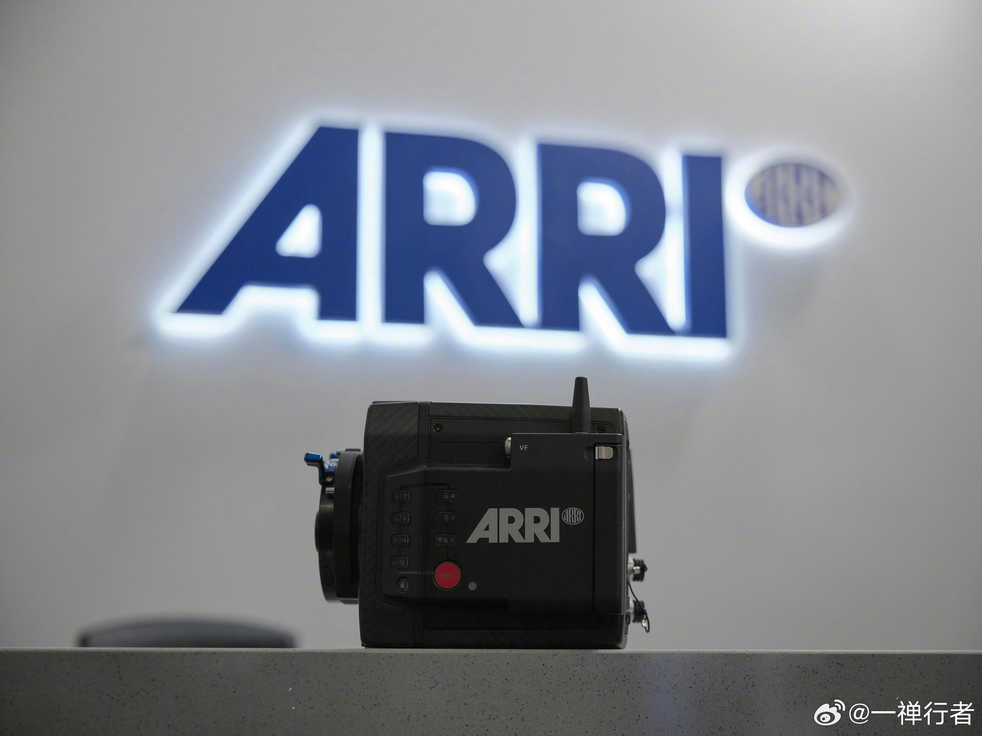 荣耀Robot Phone「荣耀xARRI电影工业影像实验室」硬核开机!「ALE