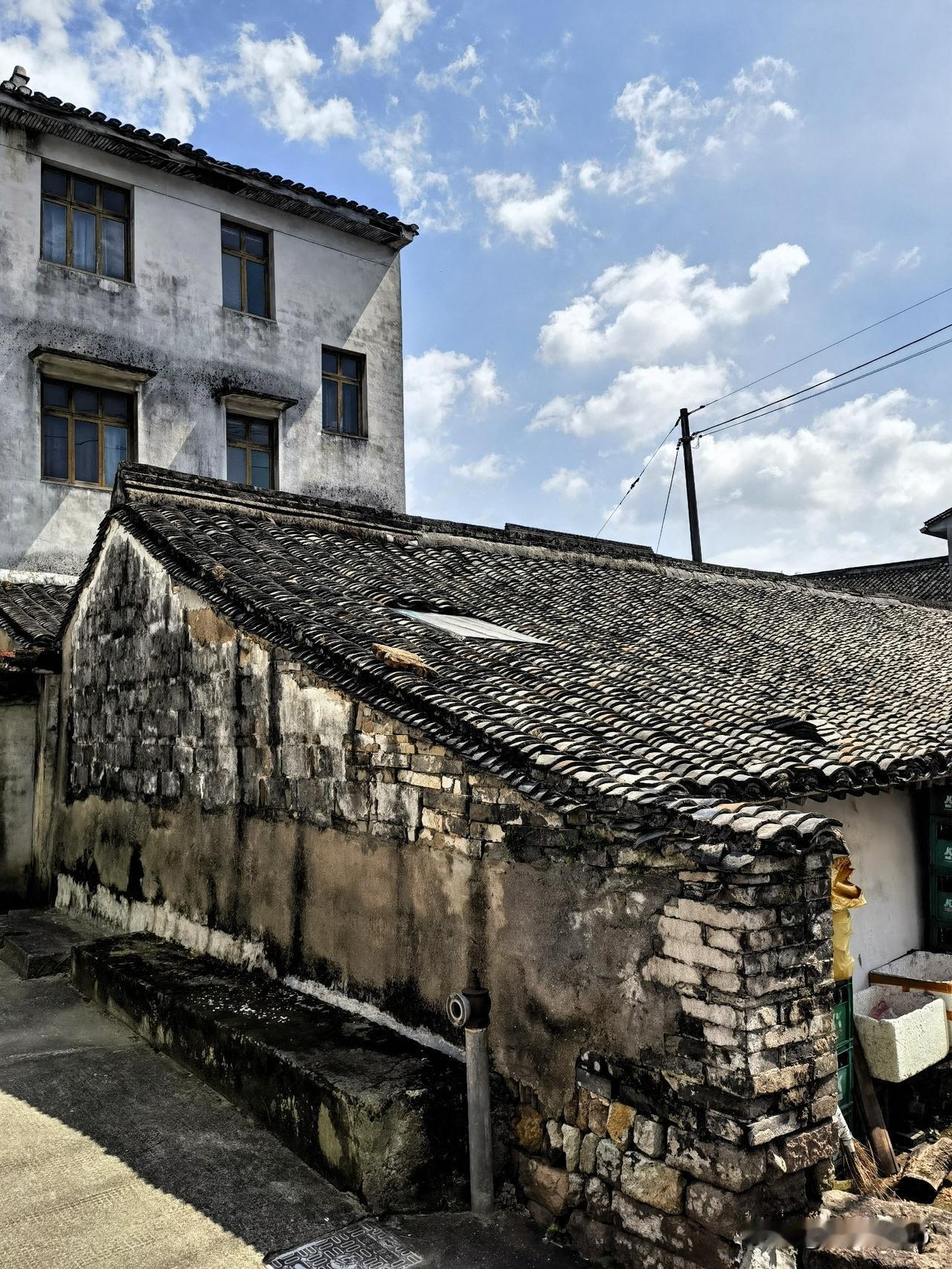 触摸南宋遗风，漫步沧桑绿野

漫步东钱湖畔的绿野村，仿佛闯入了现实版的绿野仙踪。