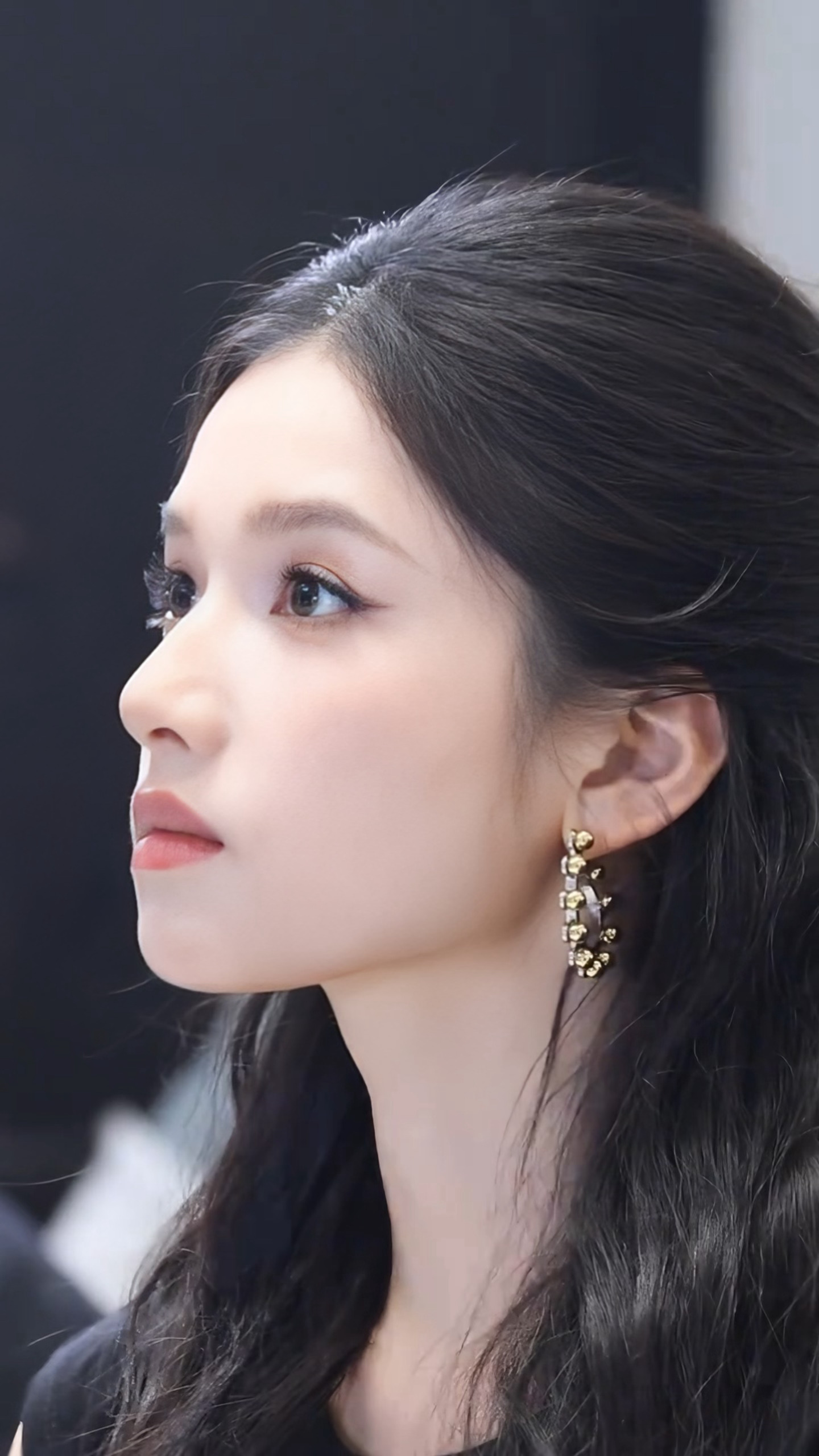！好有冲击力的美貌，怎么脸上每一块骨头都长恰恰好啊张婧仪🙌Cr：仪杯柠檬水 ​