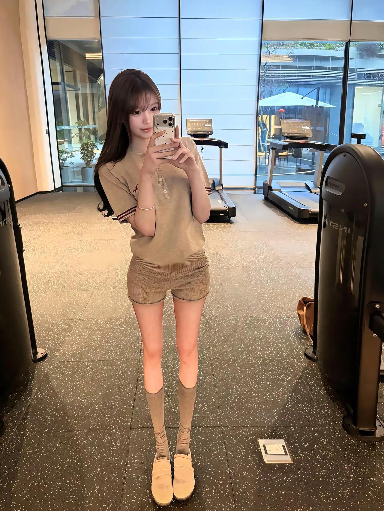 站在左边会不会离你的心近一点。简约穿搭 170