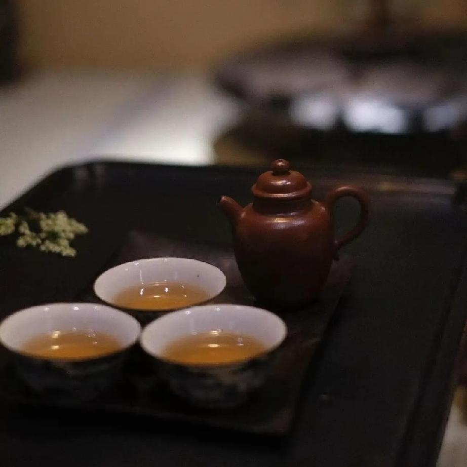 一位前辈指点迷津：
“活的特别好的人都有一个特性，就是跟别人断联的速度特别快，觉