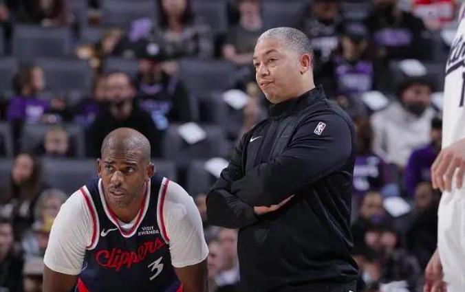 我看到这个消息真是太吃惊了，快船绝对算是NBA联盟里的一支奇葩球队，竟然还在队内