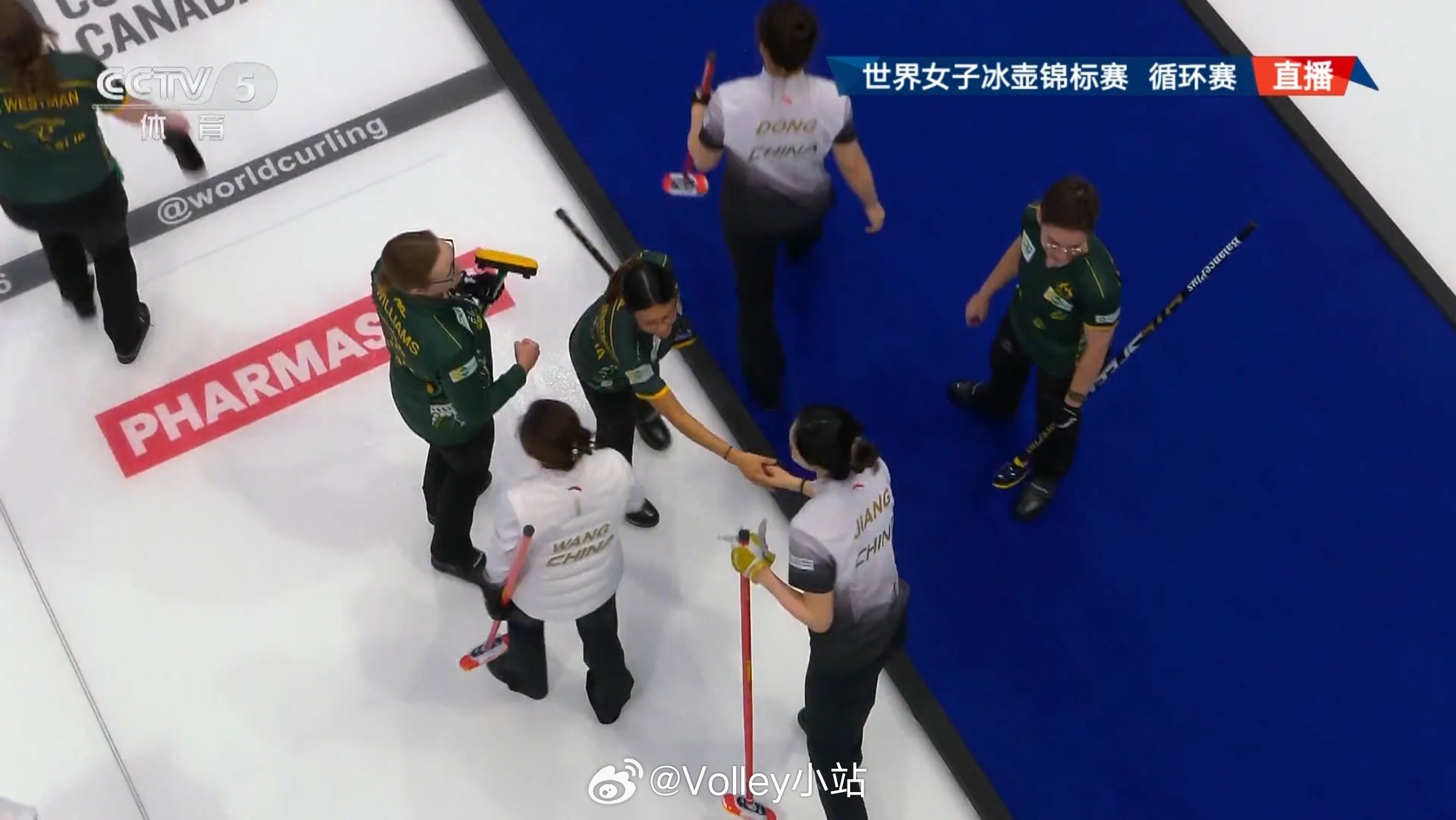 2026女子冰壶世锦赛循环赛，澳大利亚6局之后提前认负，中国队8-2战胜澳大利亚