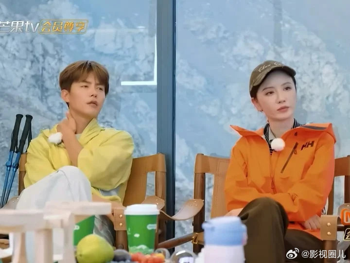 张萌马天宇现场观察员张萌马天宇你俩是来吃瓜的吧，现场观察员太爽了张萌马天宇你俩是