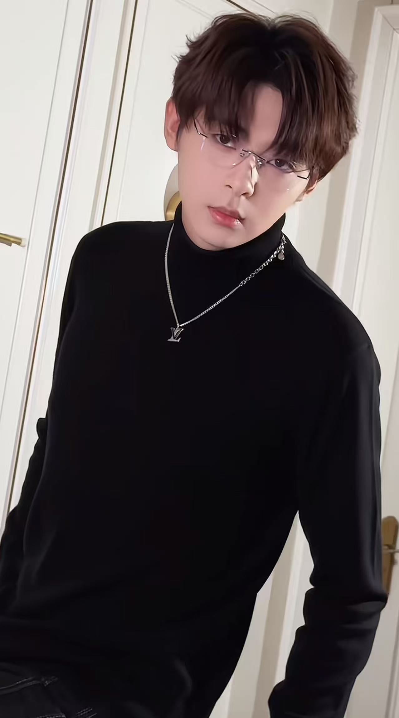 没人提前说竞男能这么有型啊，PEL选手不仅赛场操作拉满，腹肌线条还这么绝，颜值身