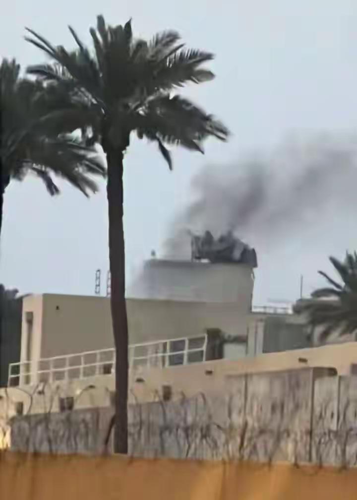 美国驻伊拉克大使馆这回真的遇上大麻烦了。就在当地时间14日，巴格达那边传来消息，