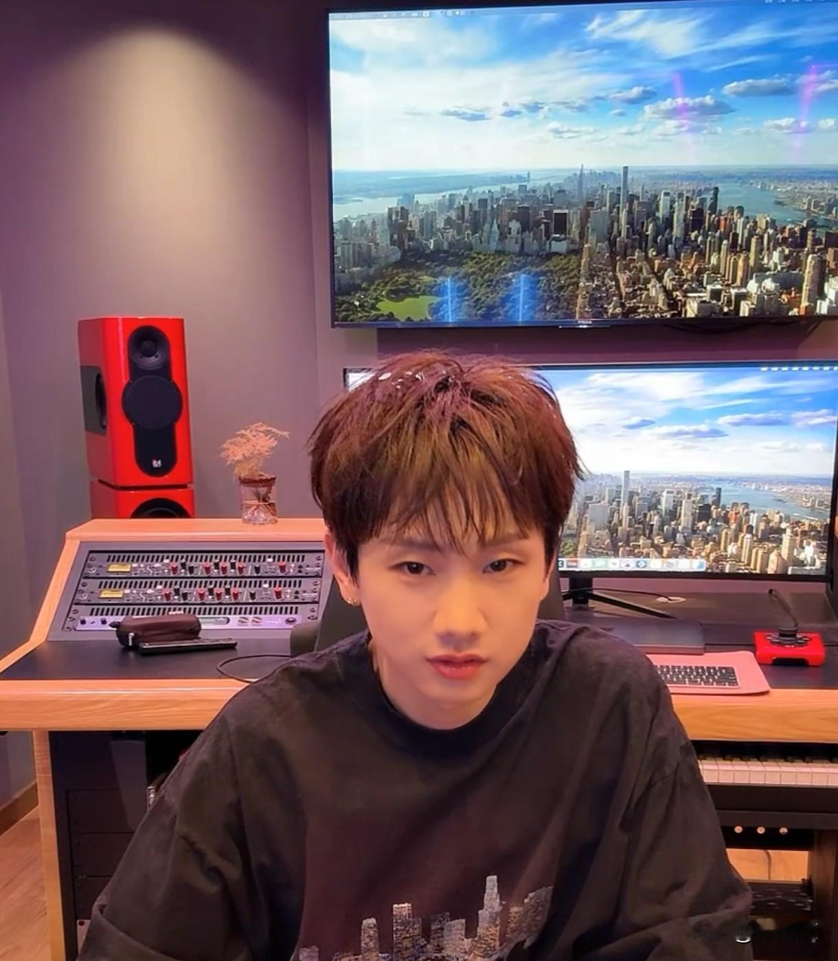 跨年巡演收官+世界场官宣炸场，三场歌单不重样，跨年夜线上同步嗨
 
内娱巡演圈炸