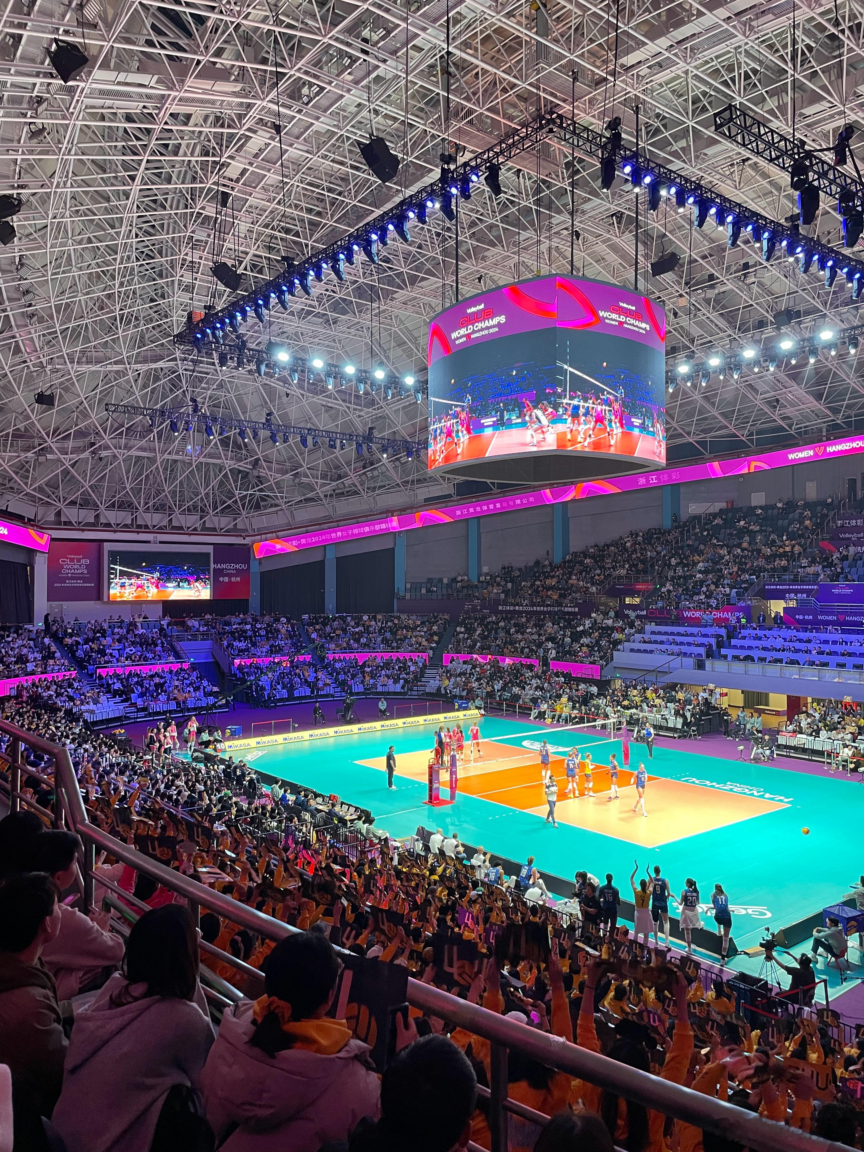 朱婷拿下第十分17-12马上再拿一分第十一分18-12 