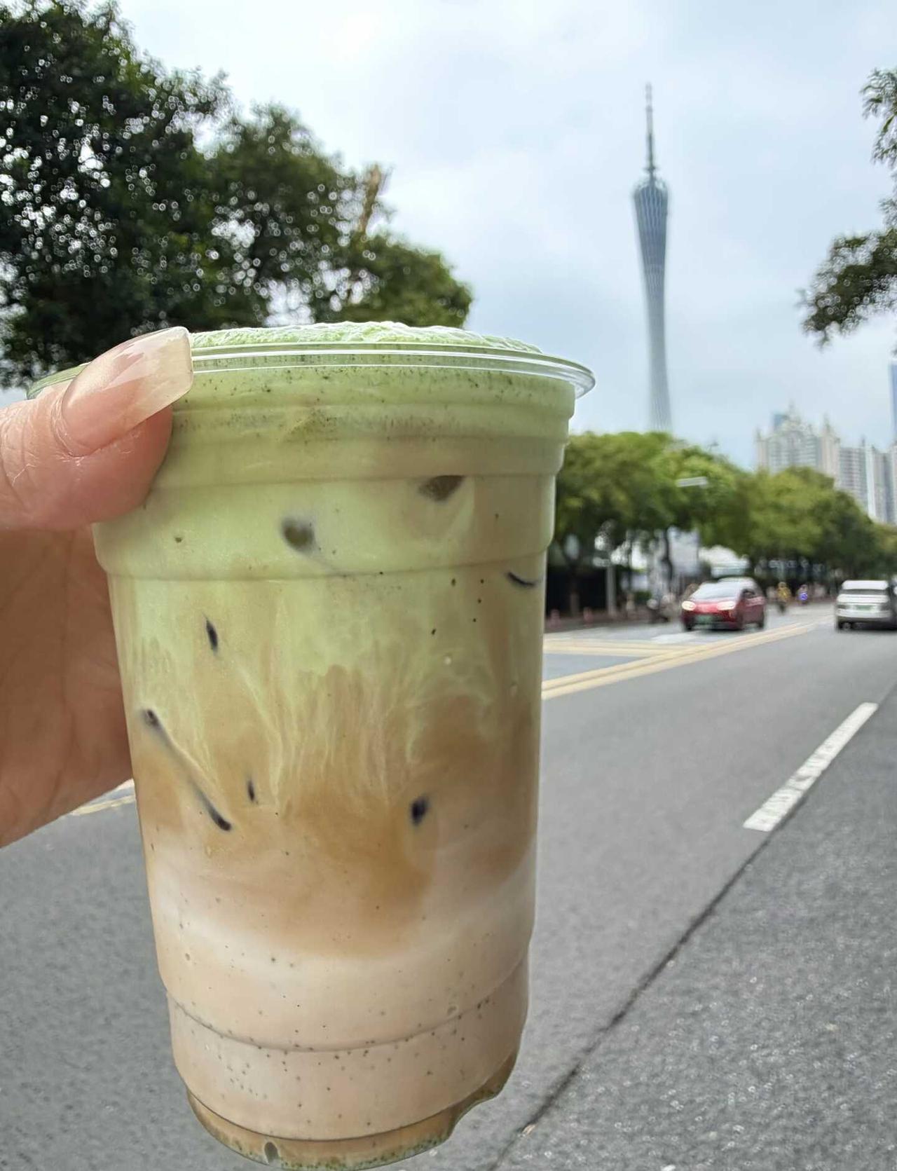 广州塔下。。。这杯开心果巨浓郁‼️
喝到了好喝的开心果拿铁☕️感觉能开心一整天！