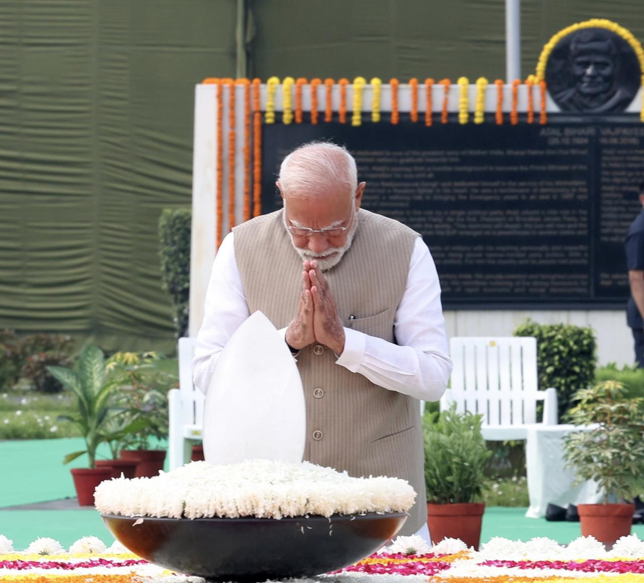 🔍 事件核心：批评从何而来？

美国财政部长贝森特近期公开批评，欧洲从印度购买