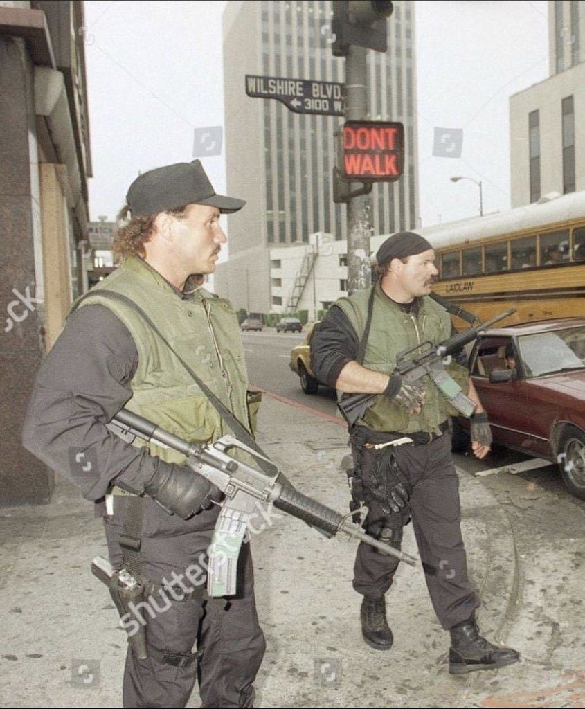 1990年代初，洛杉矶警察局特种武器与战术小组，使用柯尔特723型5.56毫米卡