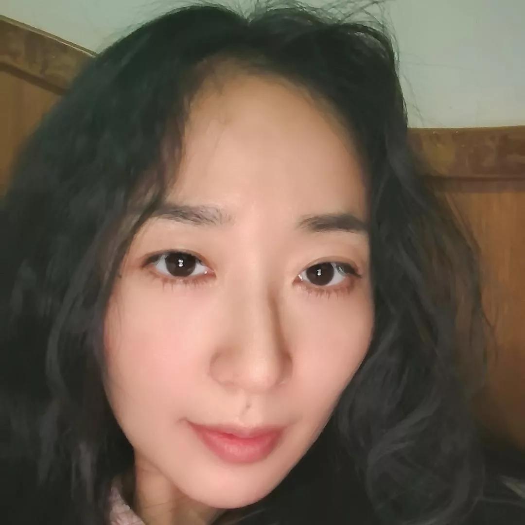 自然妆容，自信微笑，元气满满迎接新的一天！自然淡雅妆容 甜美元气妆容 清透妆容照