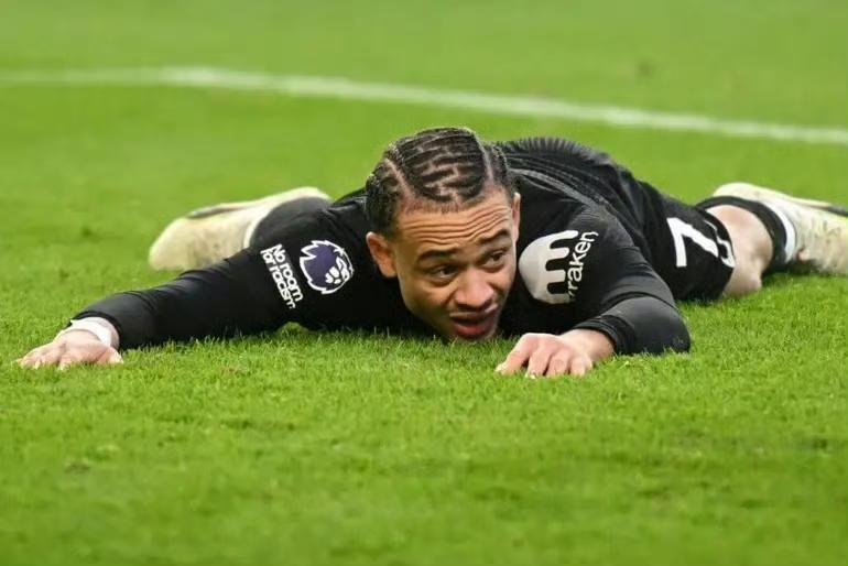 热刺踢布莱顿，靠球员是没有什么赢球希望的。要么靠德泽尔比公关老东家，要么就是对手