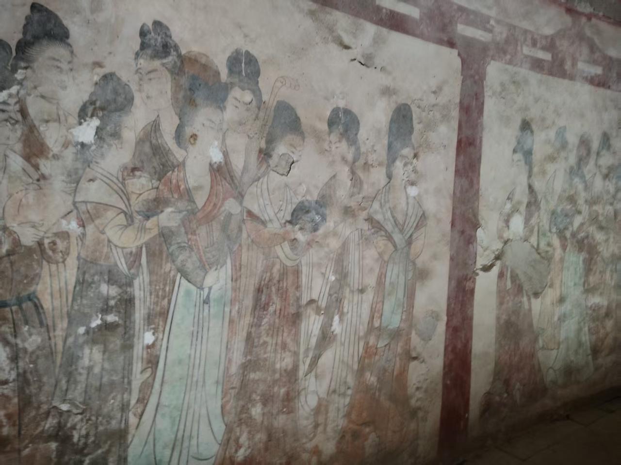 当各方听到朱祁镇被瓦剌逮住的消息后:

孙太后:     我的儿呀，这可咋整。