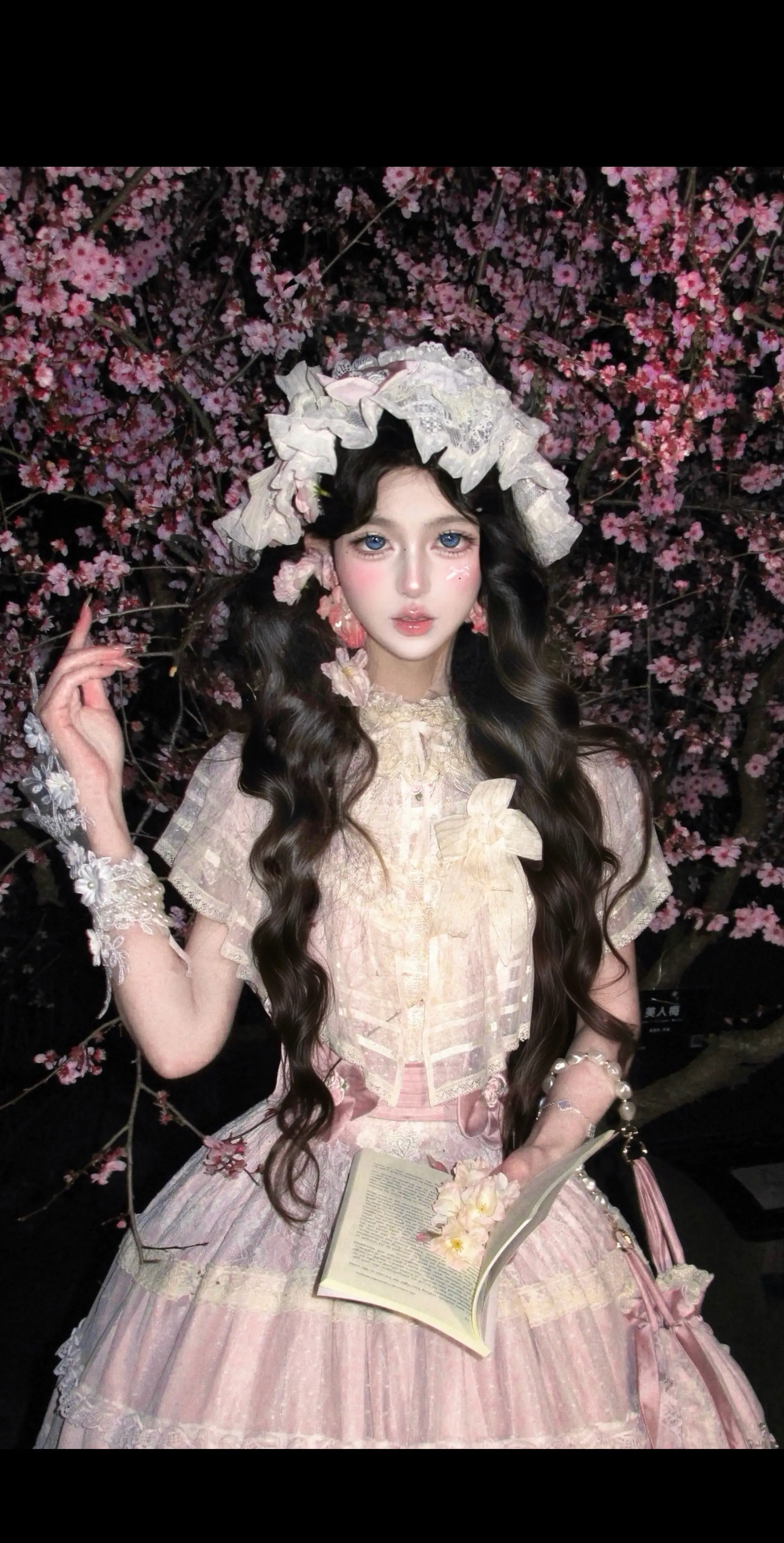 月光缠绵。落在心里面