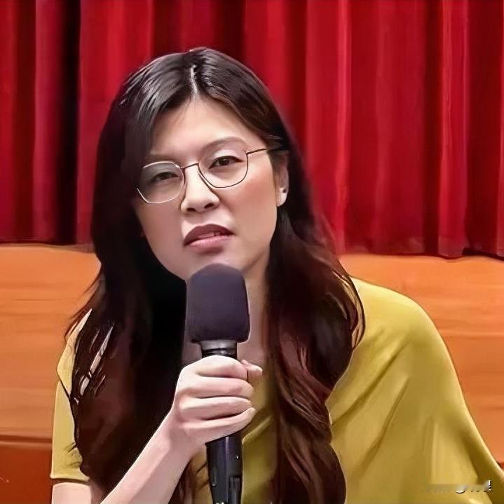 大家一定要警惕国民党新主席郑丽文

11月3日上午  国民党新任主席郑丽文

第