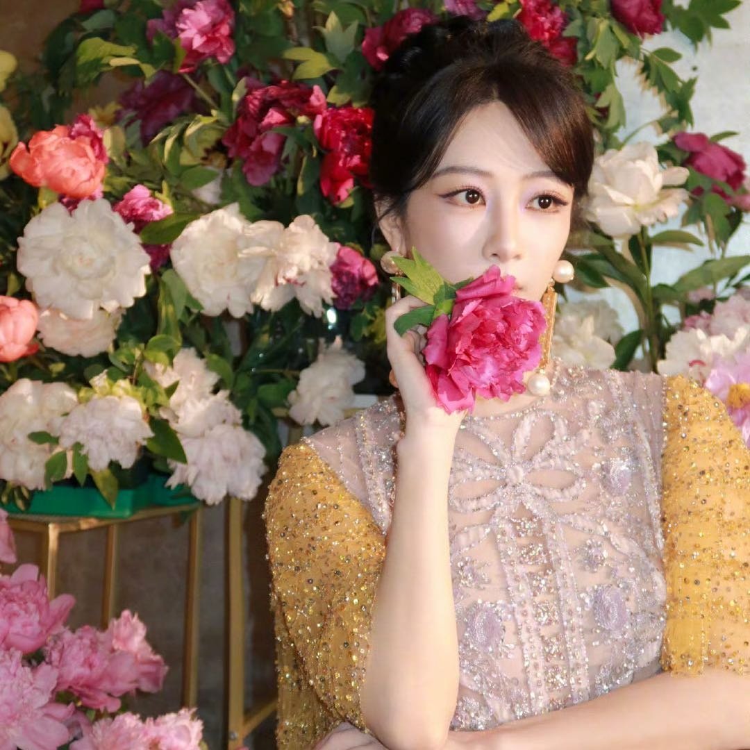 杨紫回应无缝进组优秀演员就应该多多进组给观众带来好作品啊～期待杨紫白菊～ ​​​