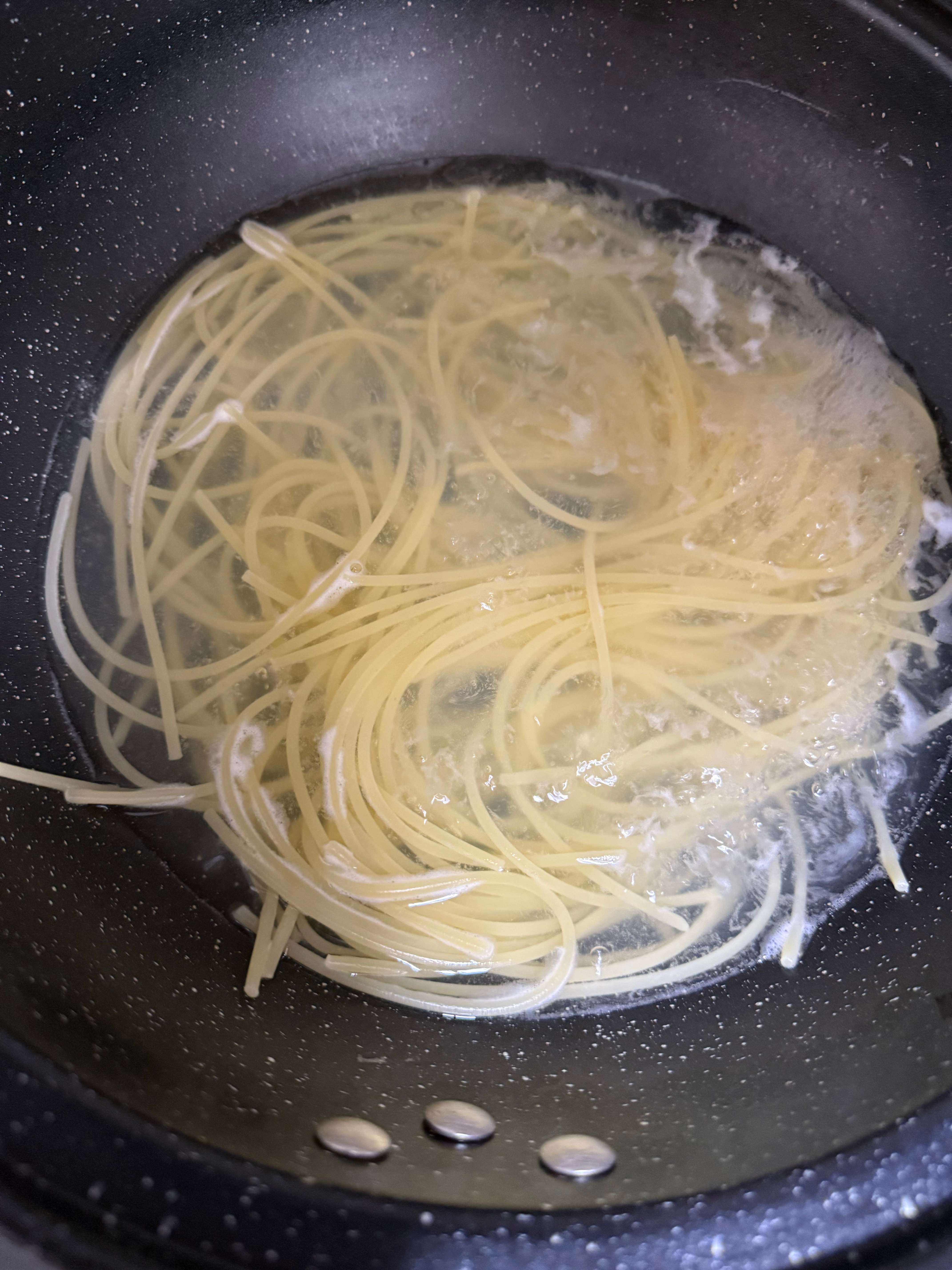 我真的一点耐心都没有，为什么这么说，儿子非要吃意大利面，我在这煮，煮了一大会儿了