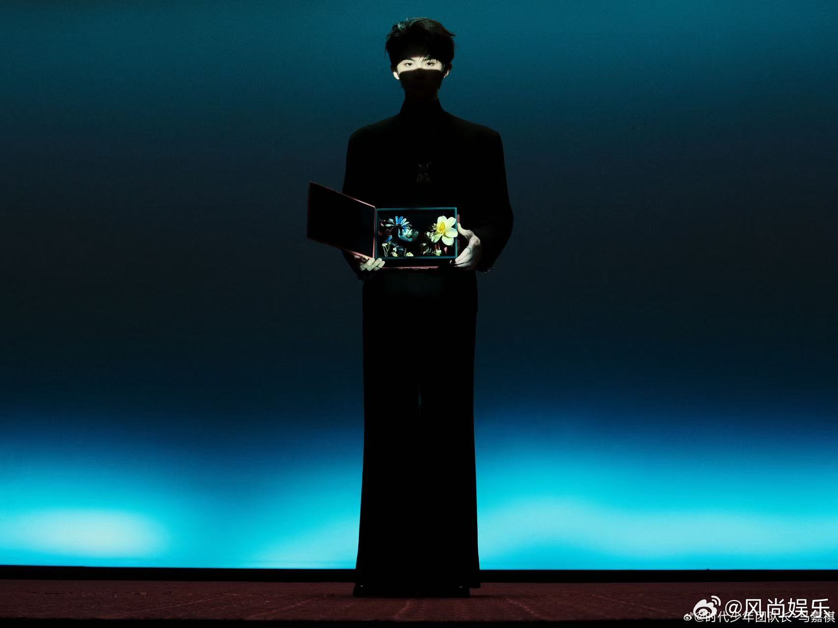 马嘉祺新歌最快达成白金认证单曲 恭喜马嘉祺解锁白金单曲认证，达成速度创下新纪录。