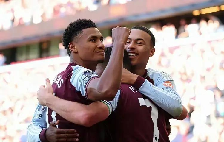 维拉干翻热刺登顶第3！
 
6连胜直接把阿森纳挤到身后。沃特金斯5场5球，球迷在