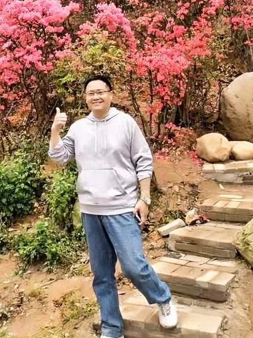 现在多好啊，做自媒体，高科技在手机上写完之后直接上传，当天就知道有多少阅读量、推