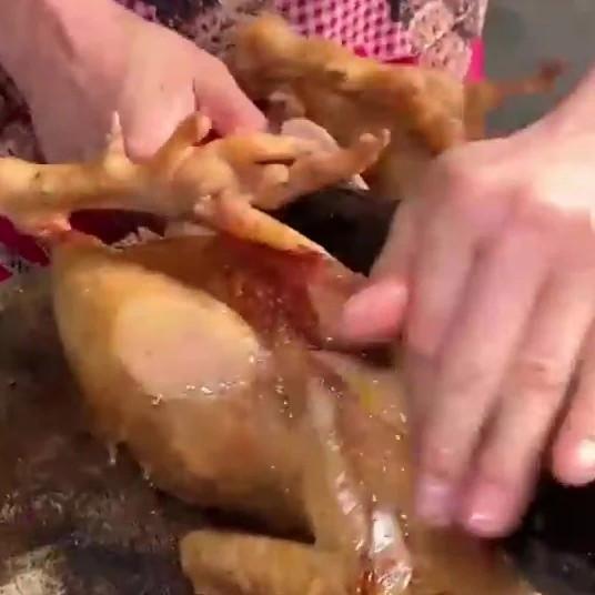 43勺白糖拌土鸡！价格也高的离谱！这哪是美食，是毫无底线的口味堆砌
 
近日，四