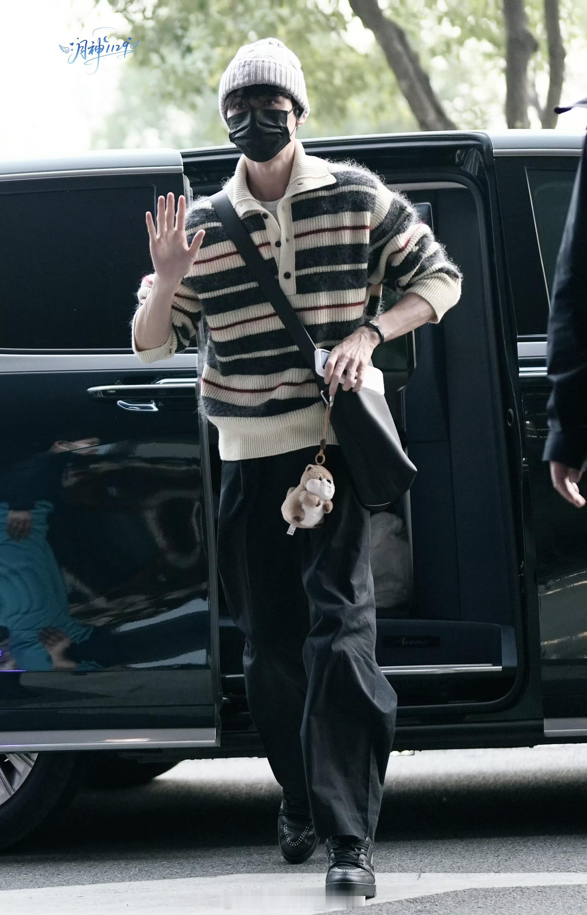 龚俊出发星光大赏，好可爱帅气的男大穿搭起落平安，期待明天星光大赏 星光大赏  星
