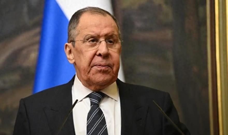 俄罗斯外长拉夫罗夫4月5日先给伊朗外长阿拉格齐打了一通电话，挂了之后马上又拨给王