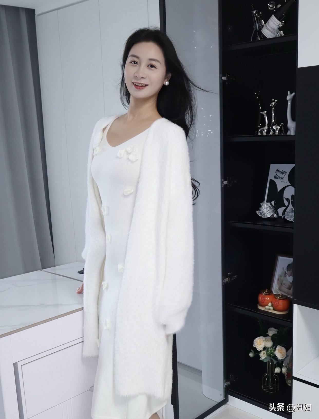 为什么成熟的女人越来越受欢迎社交方面，成熟女性知道如何与人相处得体。