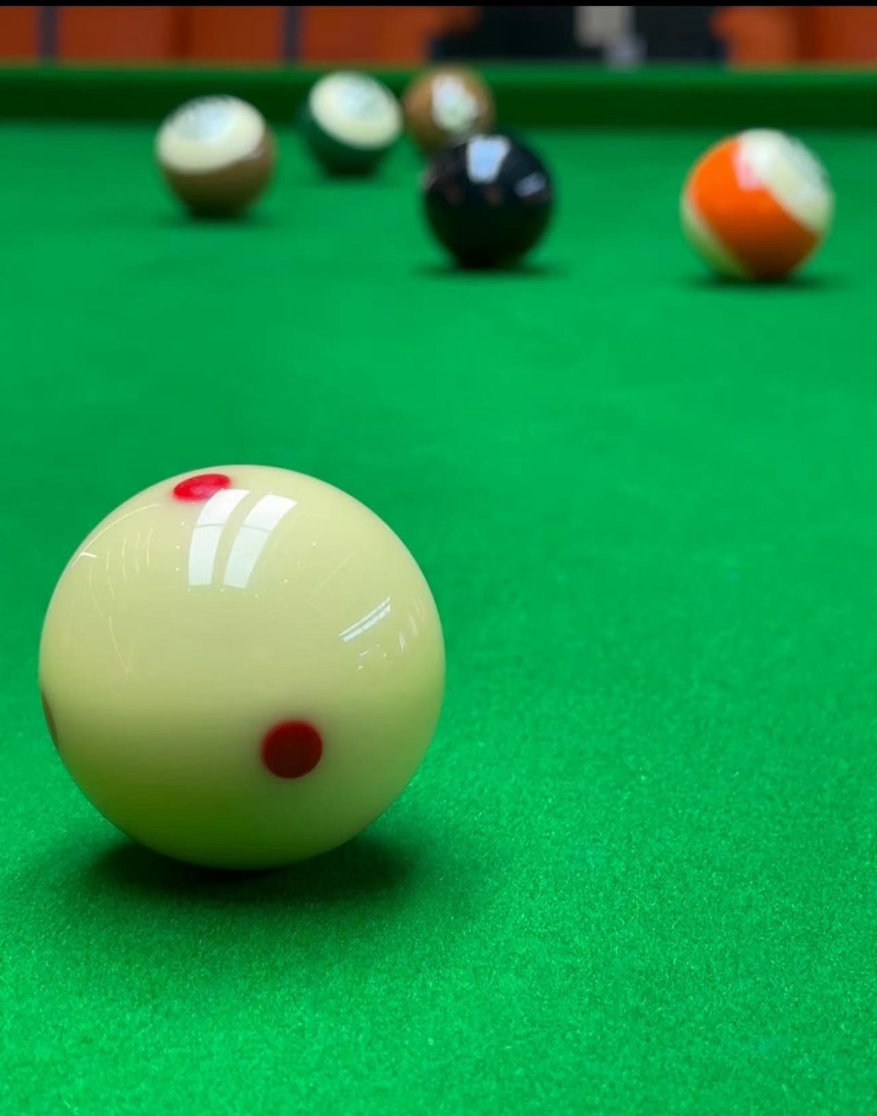 男子打台球半年输掉260万， 这哪是打球，分明是被人当猪宰啊！半年260万，平均