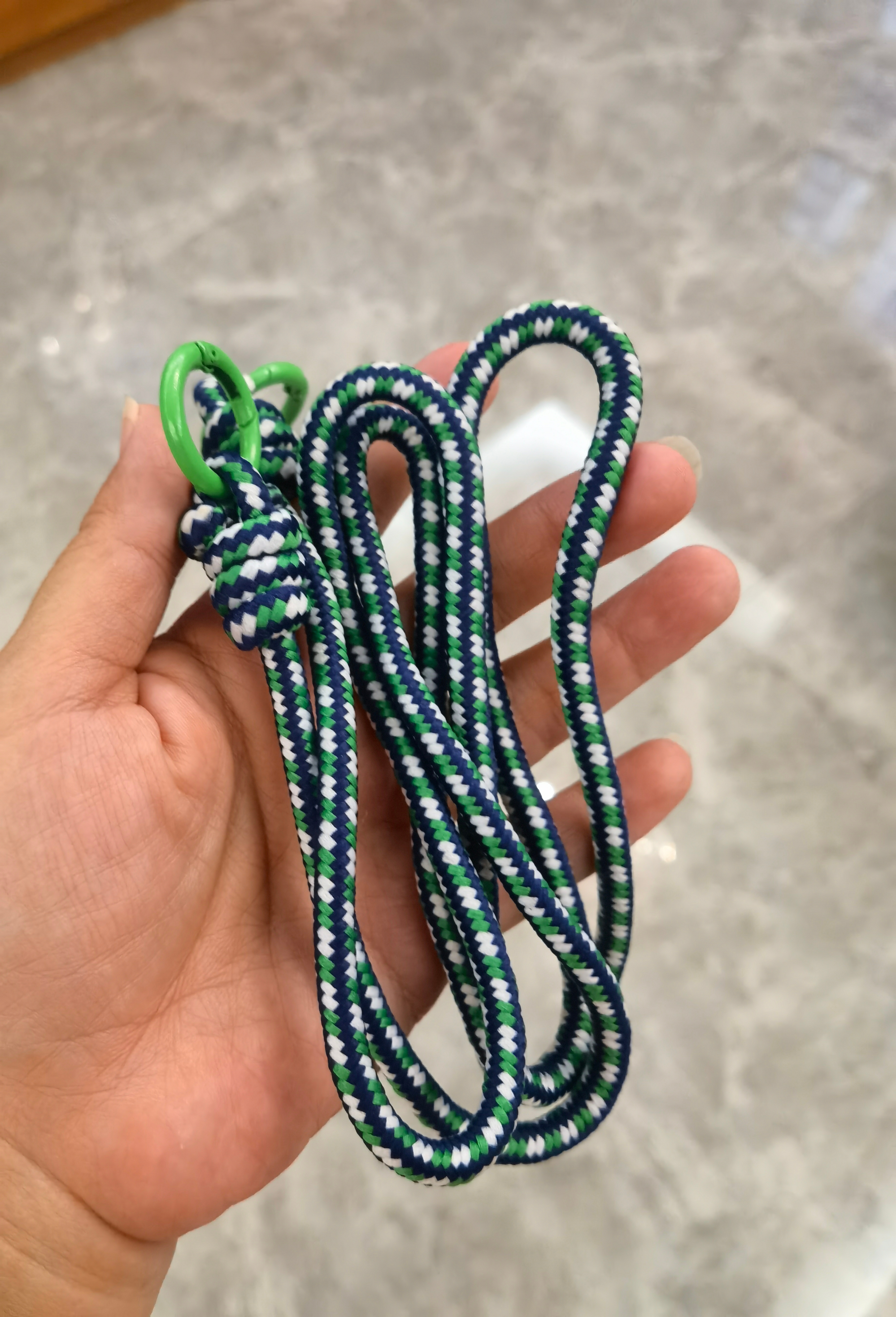 很好，我要开始研究编绳子了[努力] ​​​