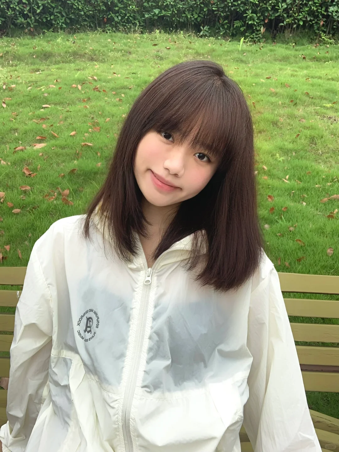 青春短发美眉