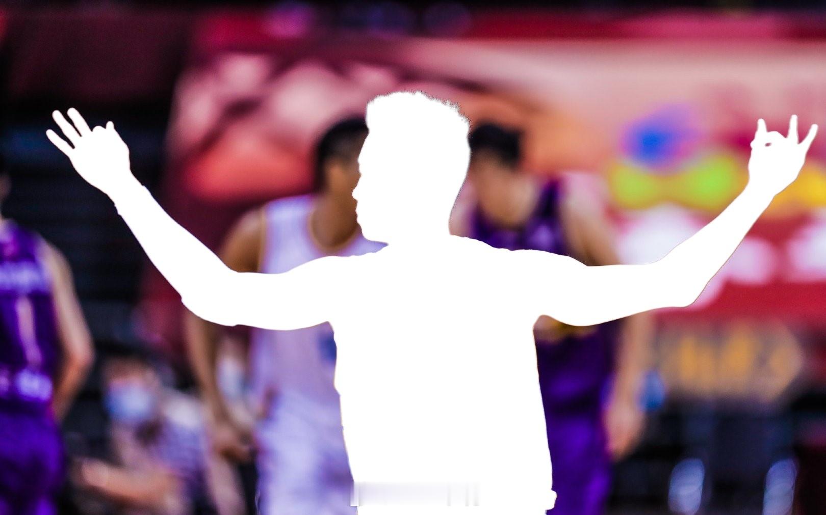 nba中国赛2026NBA[超话] 一会要去专访一个老朋友[哈哈] ​​​