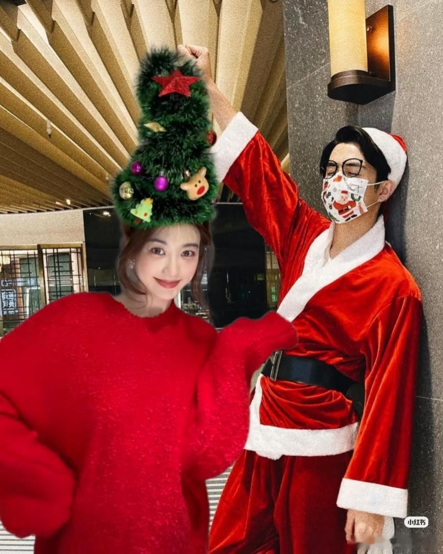 圣诞卡找到了他的圣诞树老婆🎄这浪漫氛围拉满，甜蜜暴击