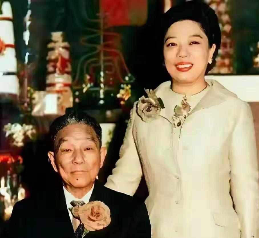 军阀杨森的姨太太侍寝是有值班表的，按顺序每人轮3天，没有法定休息日，只有两种特殊