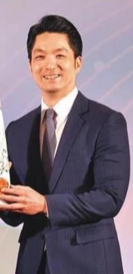 一大早被围堵，他还是上了飞机。

12月28日清晨，蒋万安准备赴沪参加双城论坛机