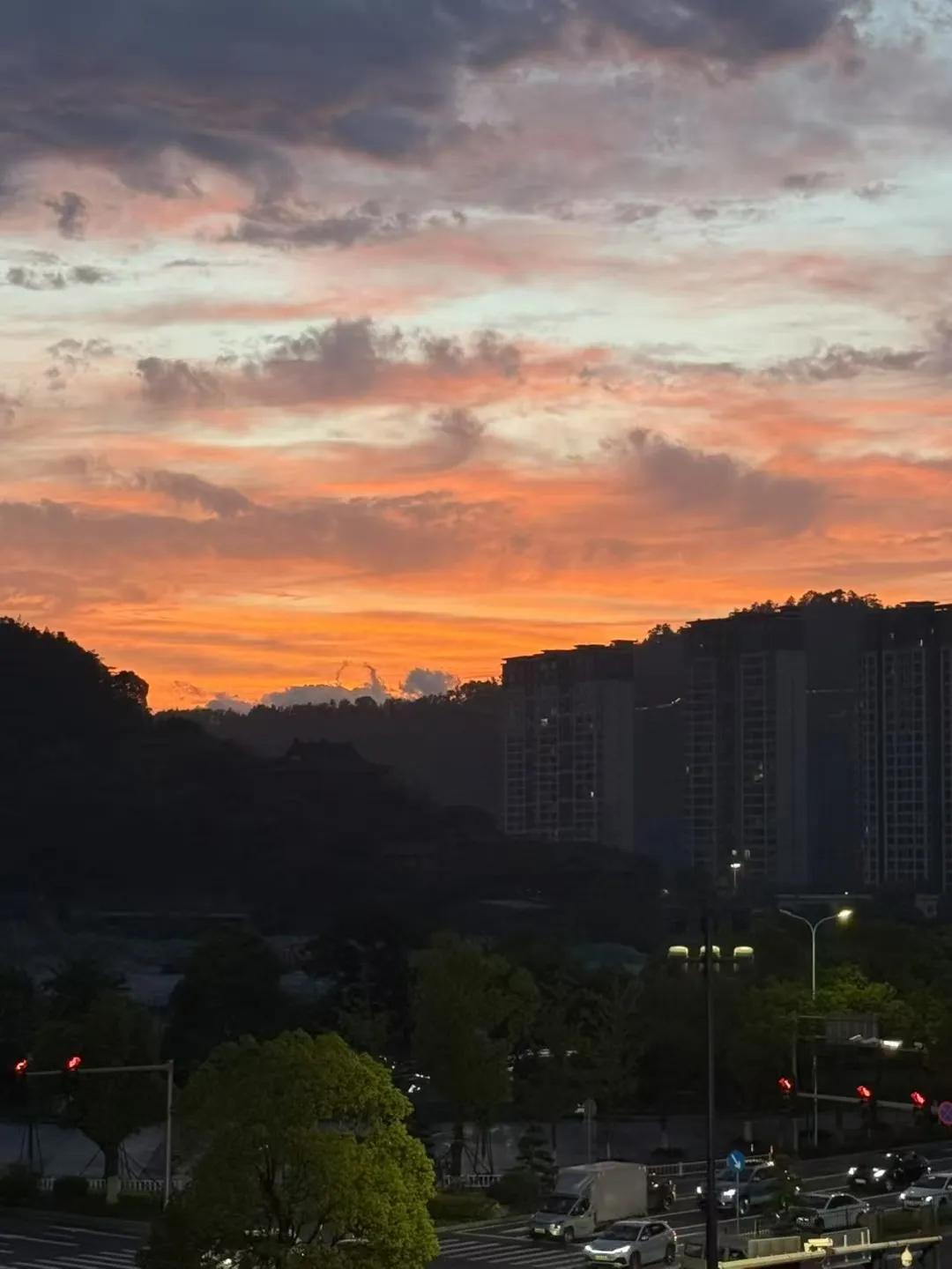 美俄谈判，就怕美国是在三方忽悠，忽悠完欧洲和乌克兰之后，就去忽悠俄罗斯，忽悠完俄