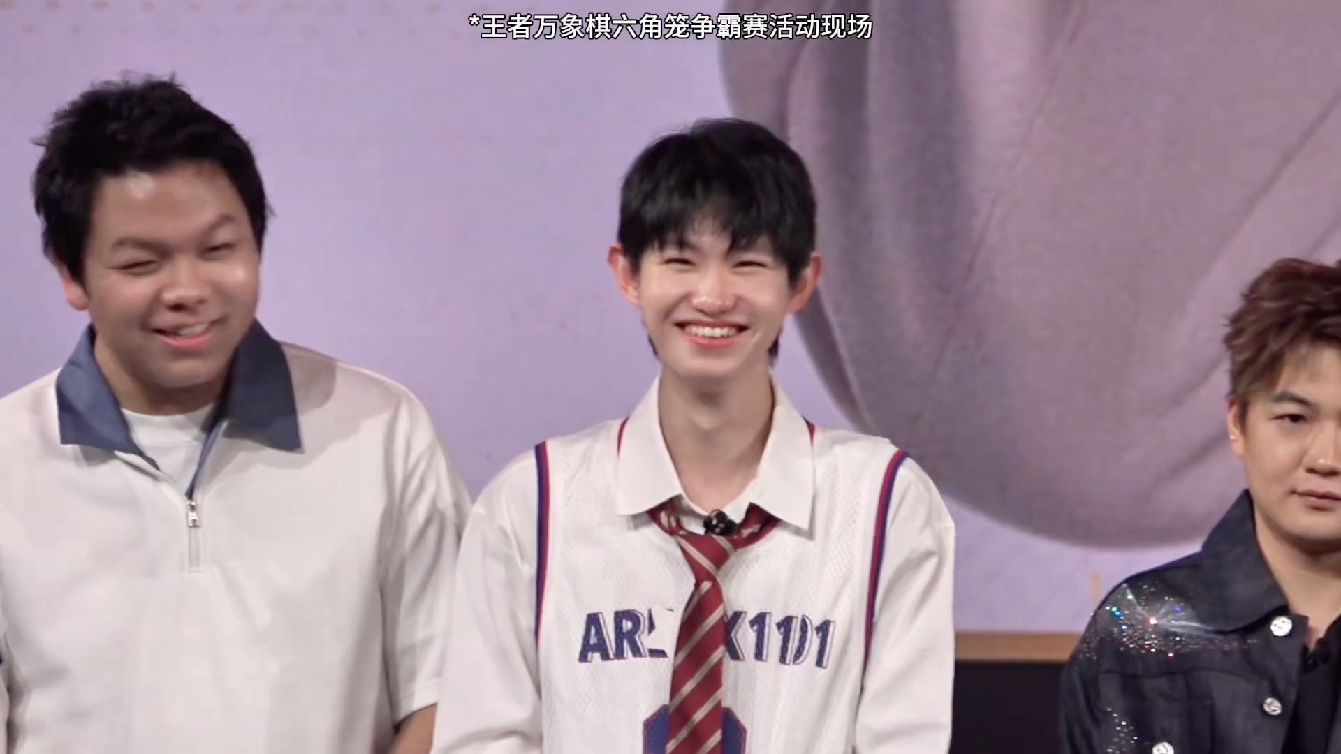 镜头一扫过就看见小诺在萌萌的笑©️月黑黑 ​​​