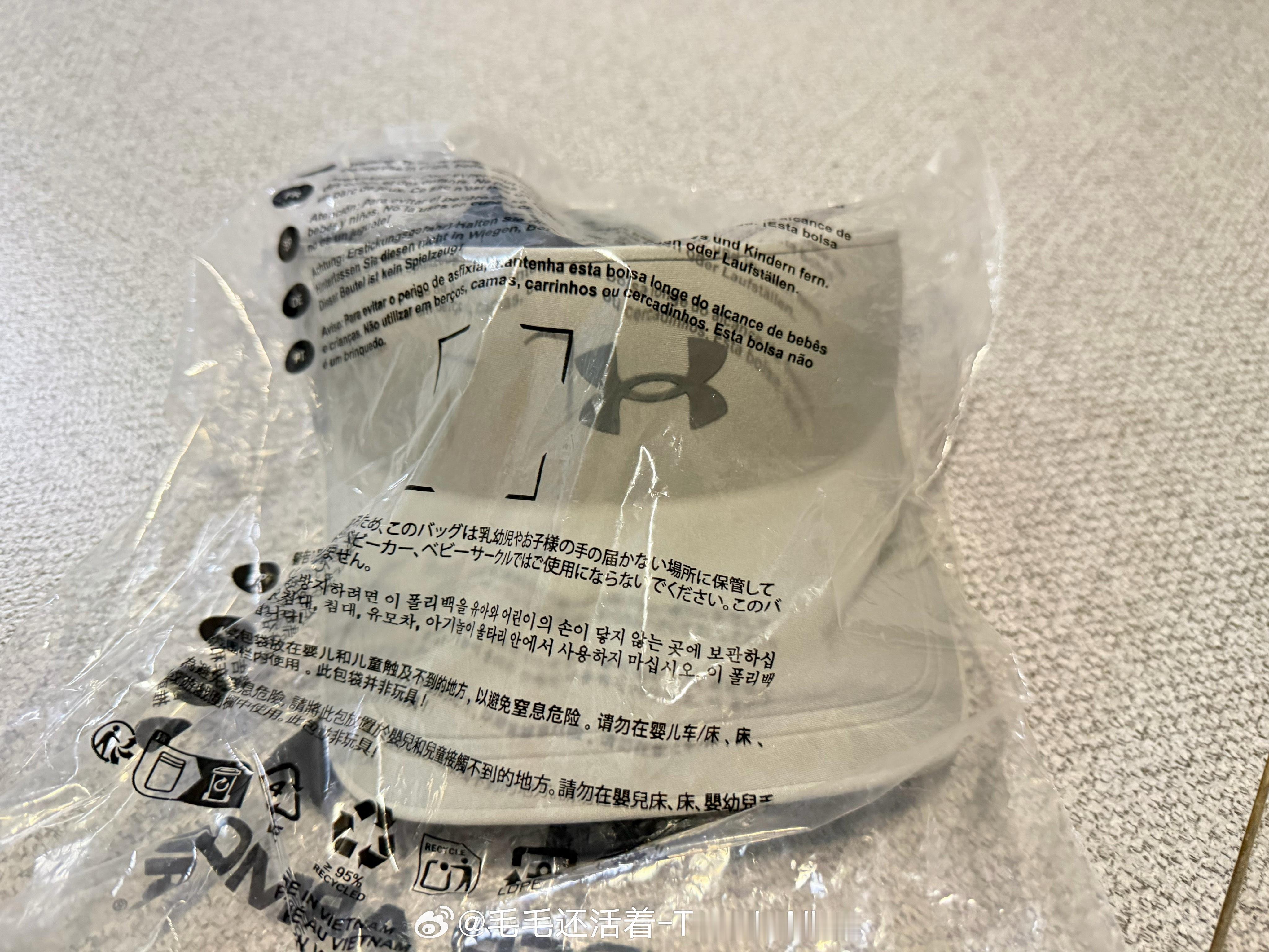 【来啦！安德玛不封顶女帽】点赞评论抽一位女粉宝宝送上。这是一款非常舒服的帽子。又