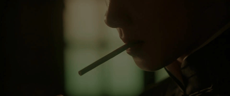 万茜女大佬气场鲨疯了  《朱雀堂》万茜女大佬气场鲨疯了，嘴角微微勾起的时候，真的